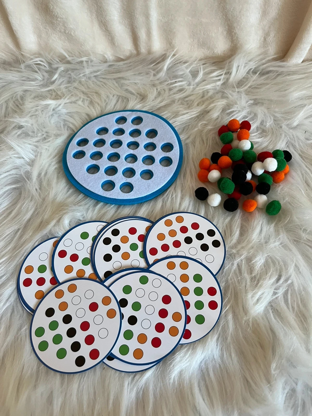 Jeu éducatif de tri et reproduction de couleurs